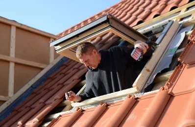 Pose de fenêtres de toit Velux à Montreuillon